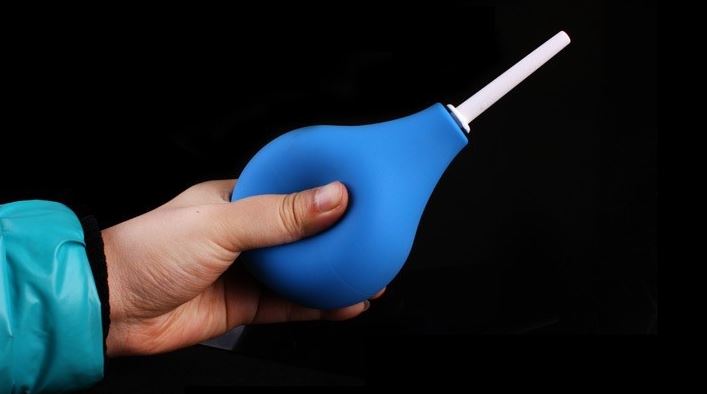 Dụng cụ vệ sinh hậu môn nhanh gọn sạch sẽ chuẩn bị quan hệ