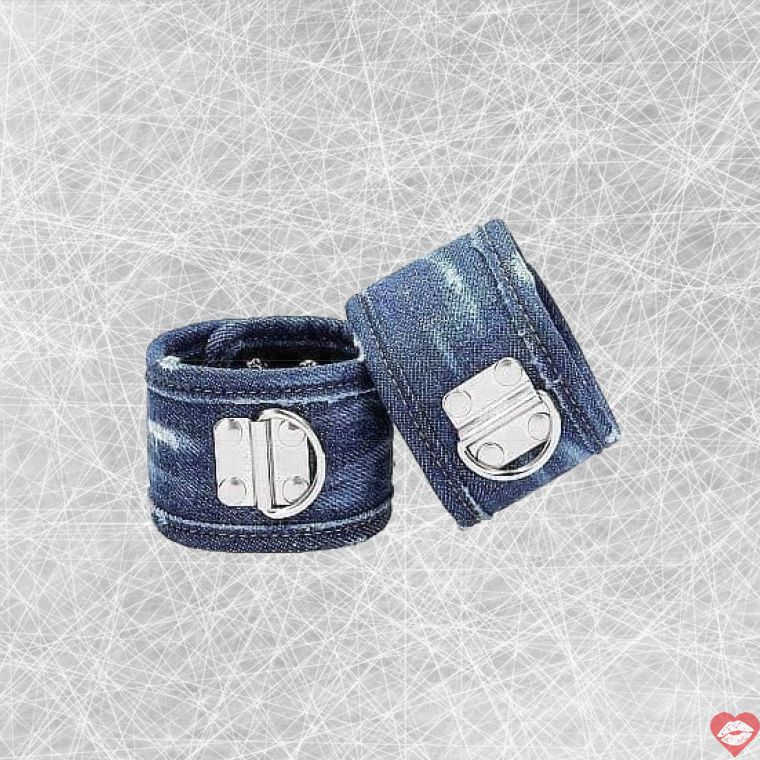 Shots Ouch! Xiềng Quần Jeans Xanh Khóa Chặt Nóng Bỏng