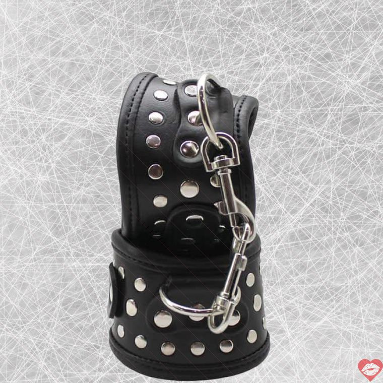 Podium Còng Da Đen Rivet Siêu Chắc Chơi BDSM