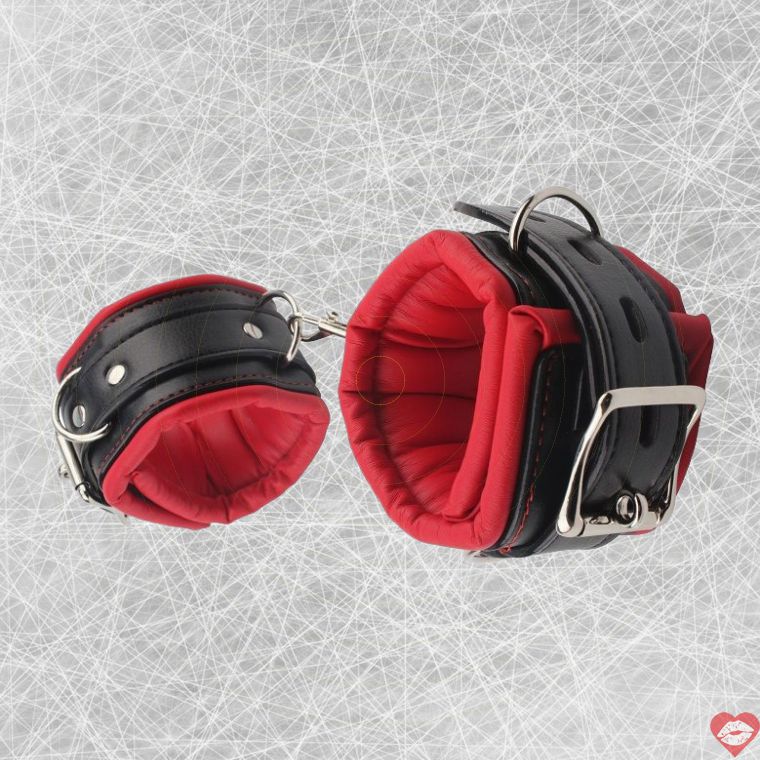 Chisa Handcuffs Siêu Mềm Đen Đỏ BDSM Thoải Mái