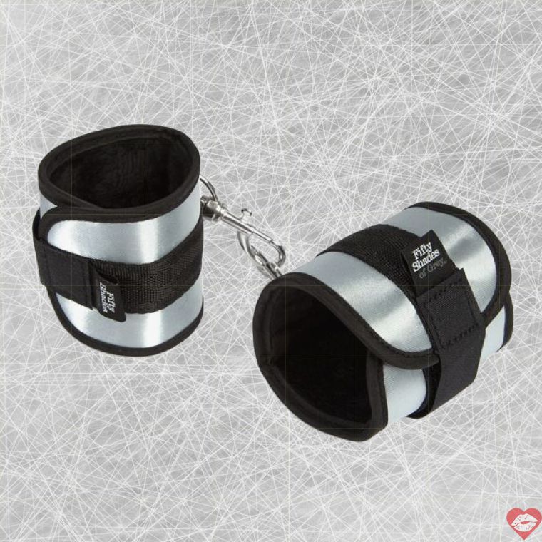 Fifty Shades Totally His Handcuffs BDSM Huyền Thoại